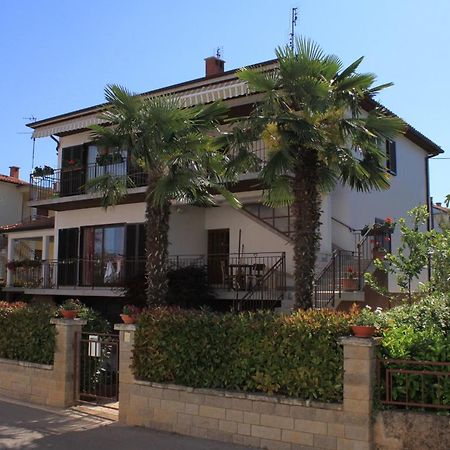 Apartments With A Parking Space Umag - 7666 Bagian luar foto