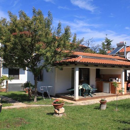 Apartments With A Parking Space Umag - 7666 Bagian luar foto
