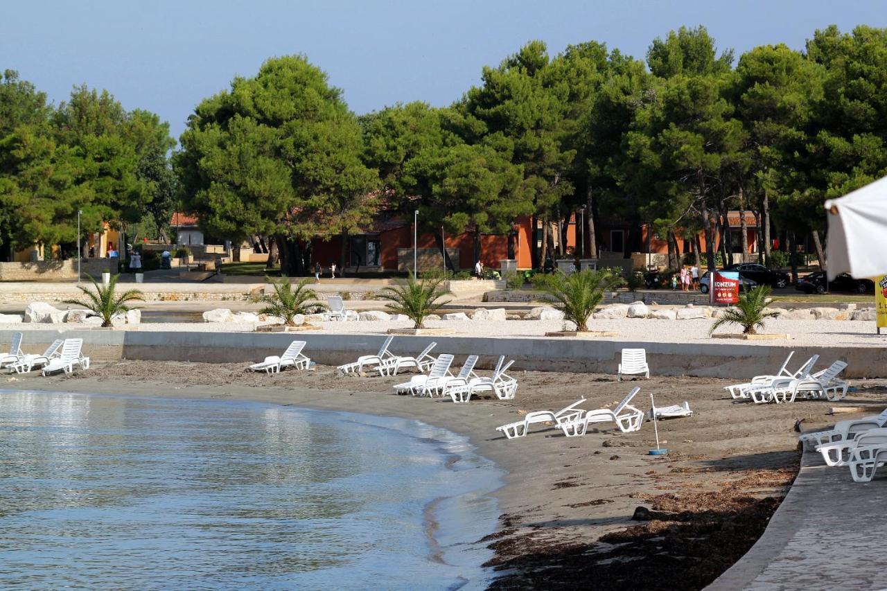 Apartments With A Parking Space Umag - 7666 Bagian luar foto