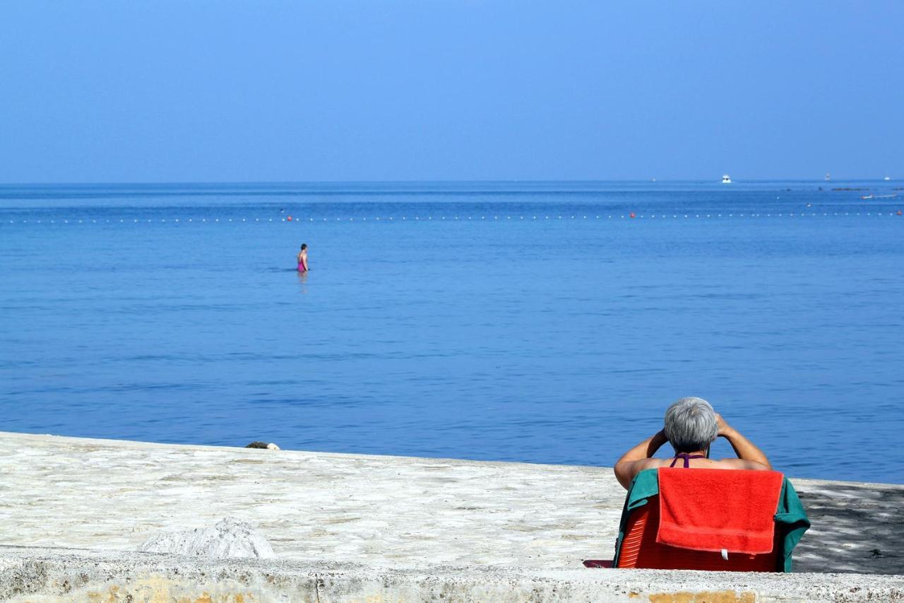 Apartments With A Parking Space Umag - 7666 Bagian luar foto