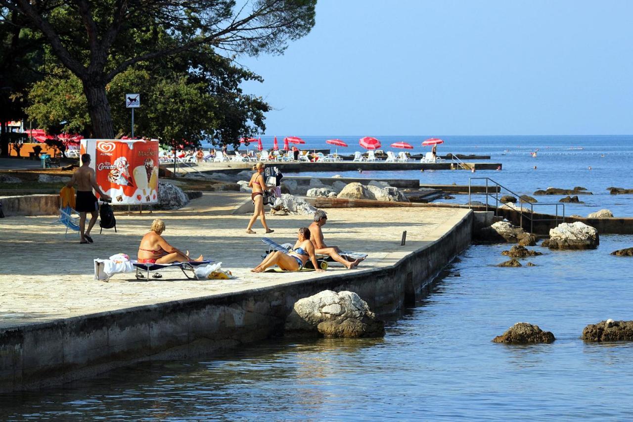 Apartments With A Parking Space Umag - 7666 Bagian luar foto