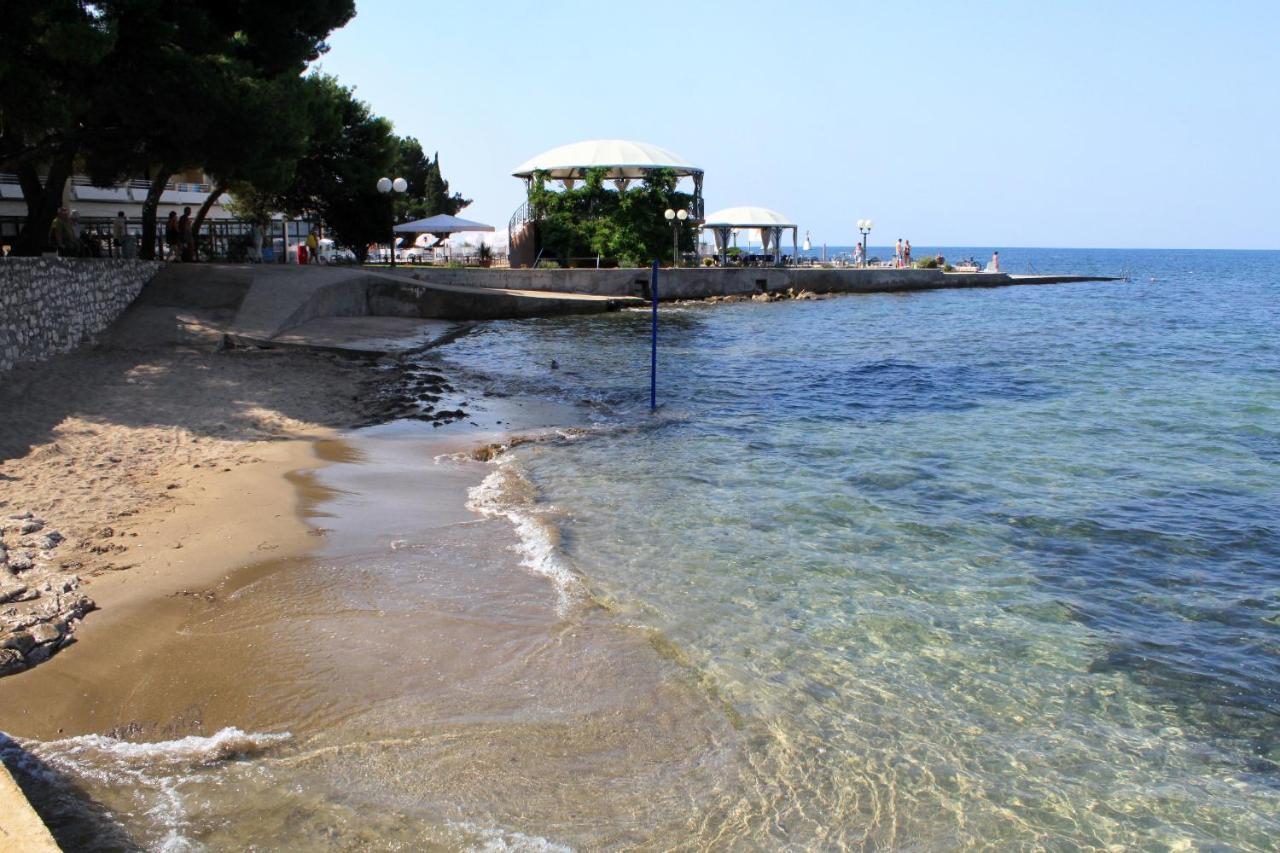 Apartments With A Parking Space Umag - 7666 Bagian luar foto