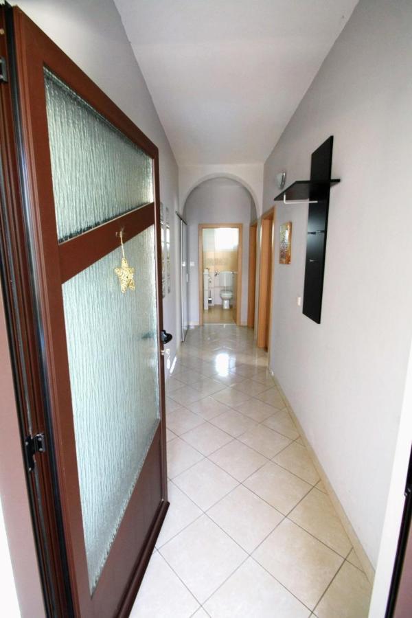 Apartments With A Parking Space Umag - 7666 Bagian luar foto
