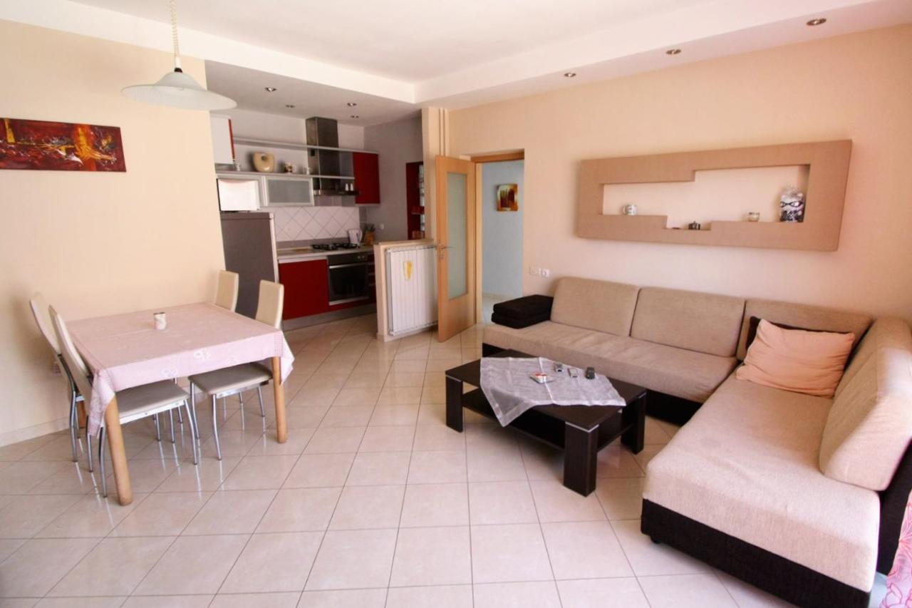 Apartments With A Parking Space Umag - 7666 Bagian luar foto