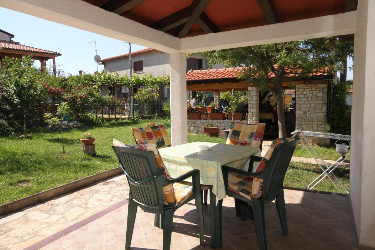 Apartments With A Parking Space Umag - 7666 Bagian luar foto