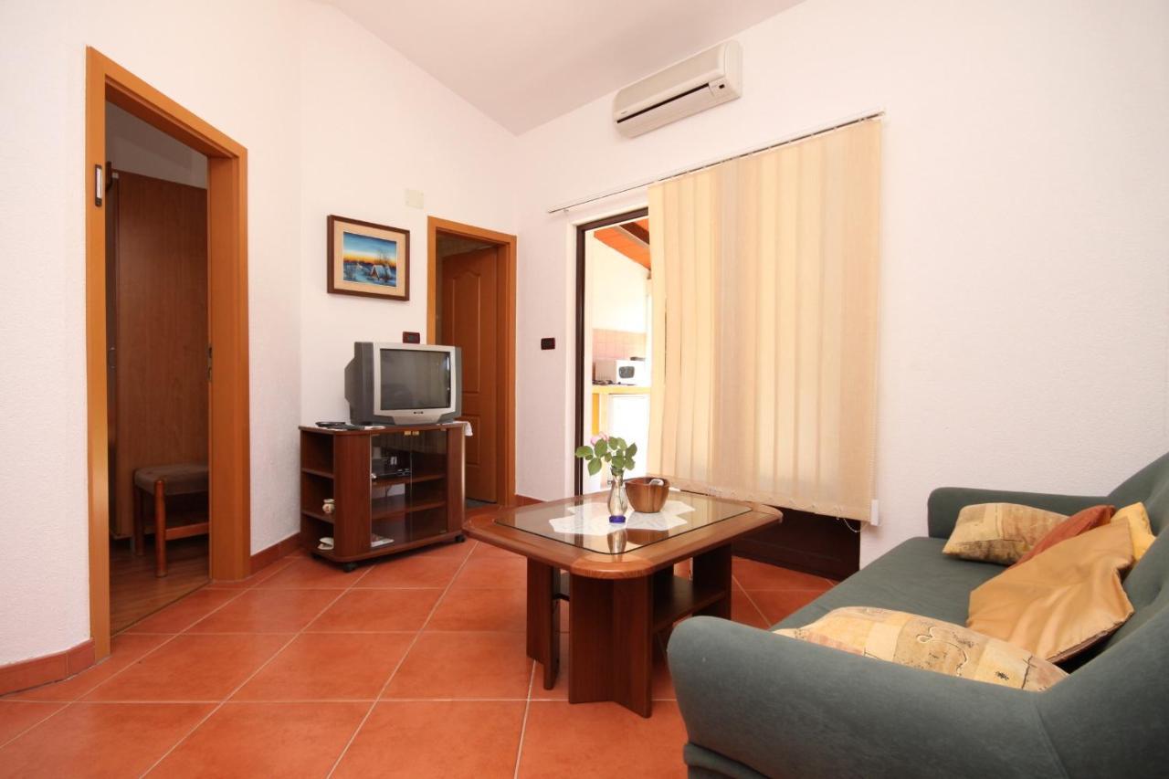 Apartments With A Parking Space Umag - 7666 Bagian luar foto