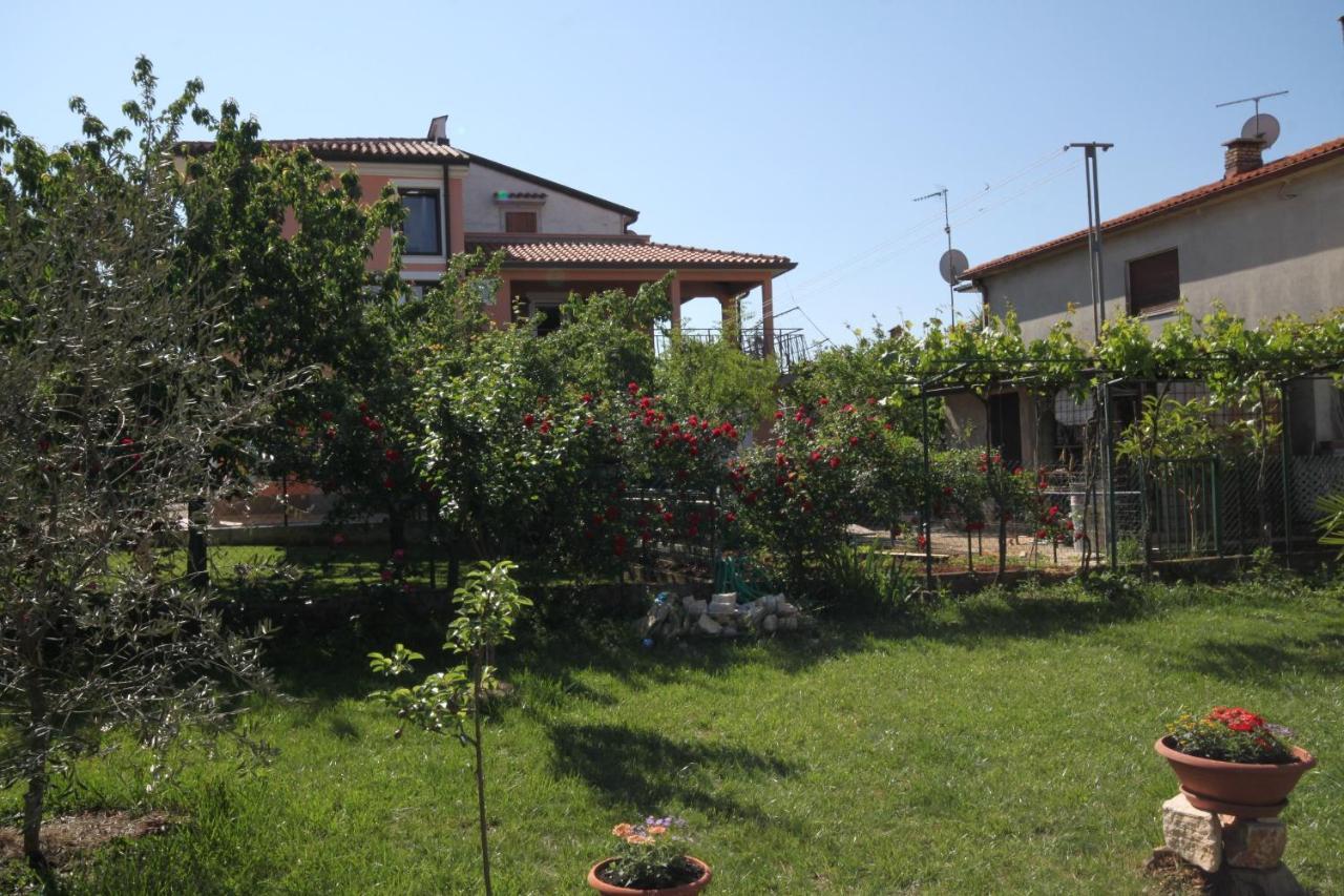 Apartments With A Parking Space Umag - 7666 Bagian luar foto