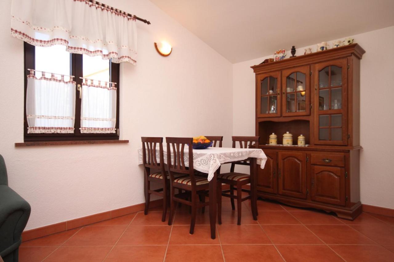 Apartments With A Parking Space Umag - 7666 Bagian luar foto