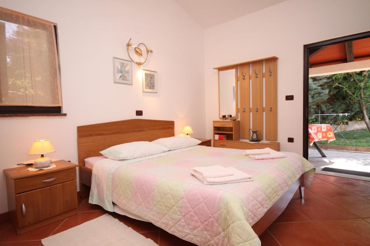 Apartments With A Parking Space Umag - 7666 Bagian luar foto